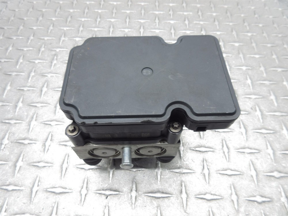 2018 Harley Electra Glide FLHTCU ABS Anti Lock Brake Module Pump Control Unit