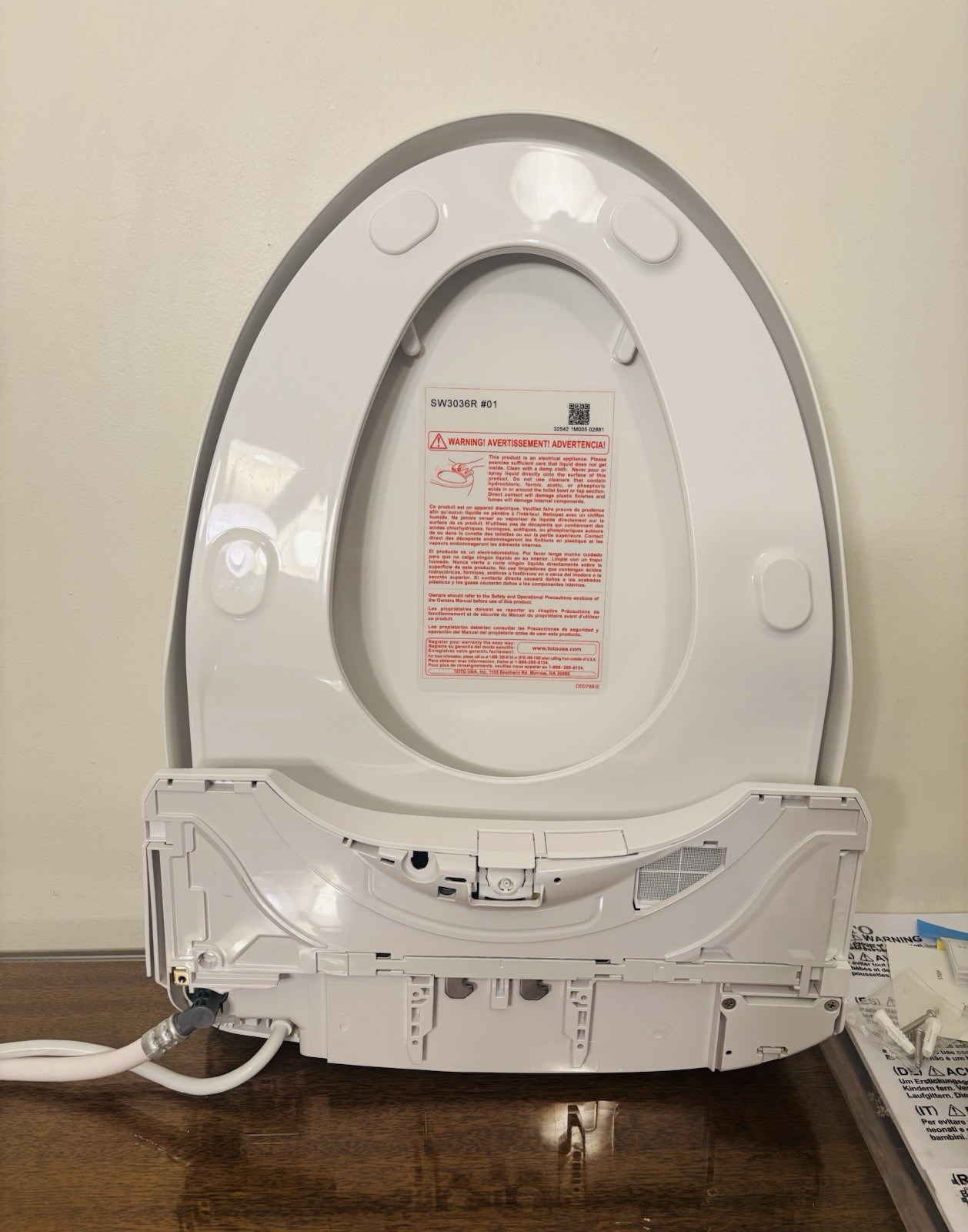 TOTO WASHLET K300 Plastic Toilet Seat, White - SW3036R01 - MINOR CRACK