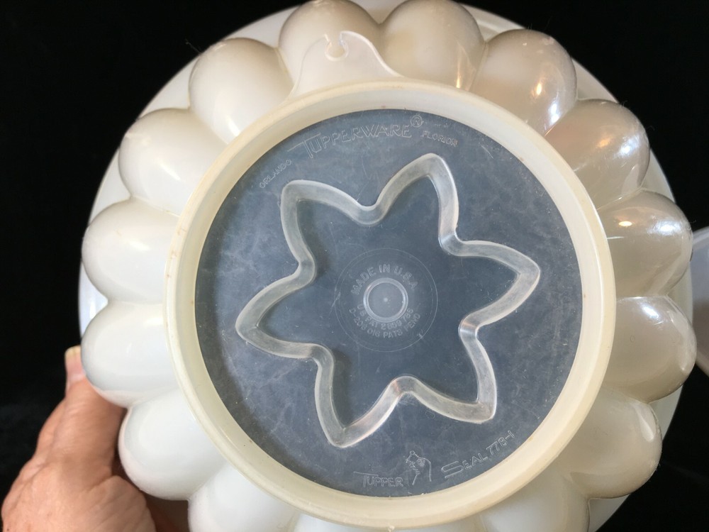 TUPPERWARE PAR-T-JEL Mold Flower