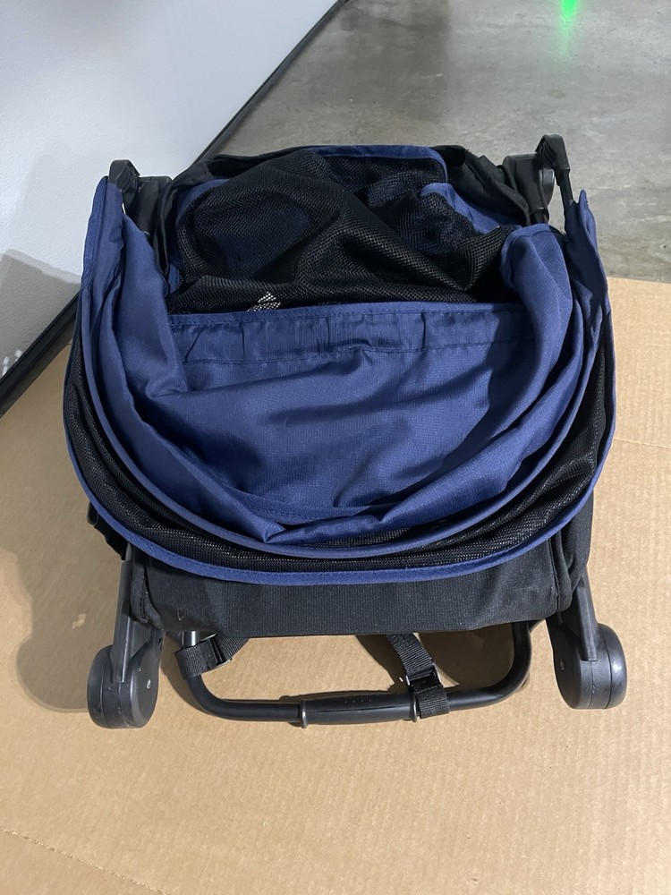 Mountain Buggy Folding Buggy Black Navy Blue Five-Point Harness Canopy