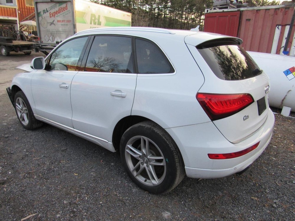 Q5 2017 Glove Box 1102002