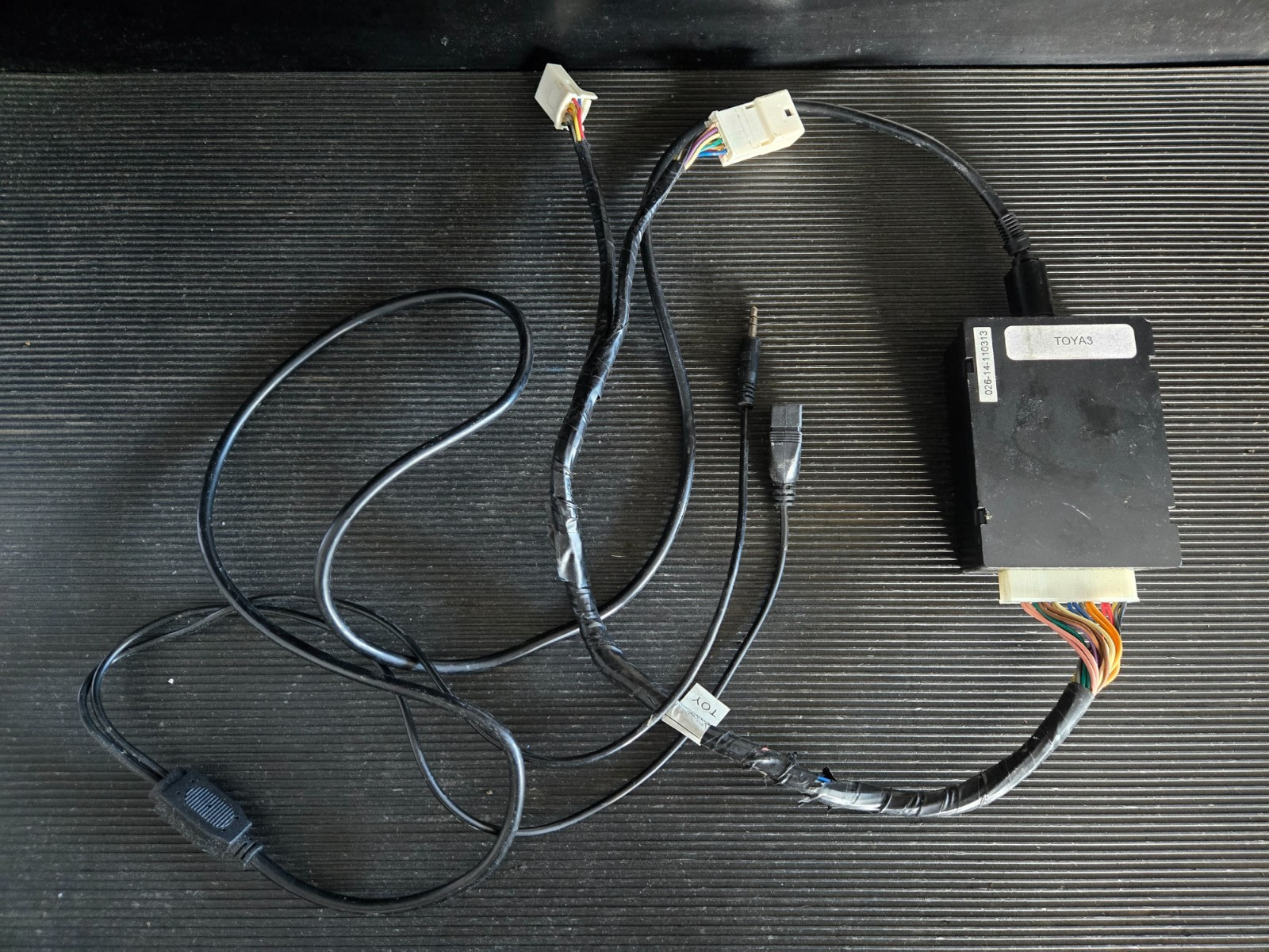 GROM-IPOD V3 Adapter GROM-IPD3 OEM CAR RADIO INTEGRATION , TOYOTA, LEXUS SCION.