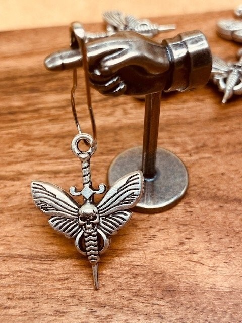 Silver bulb safety pins (100)