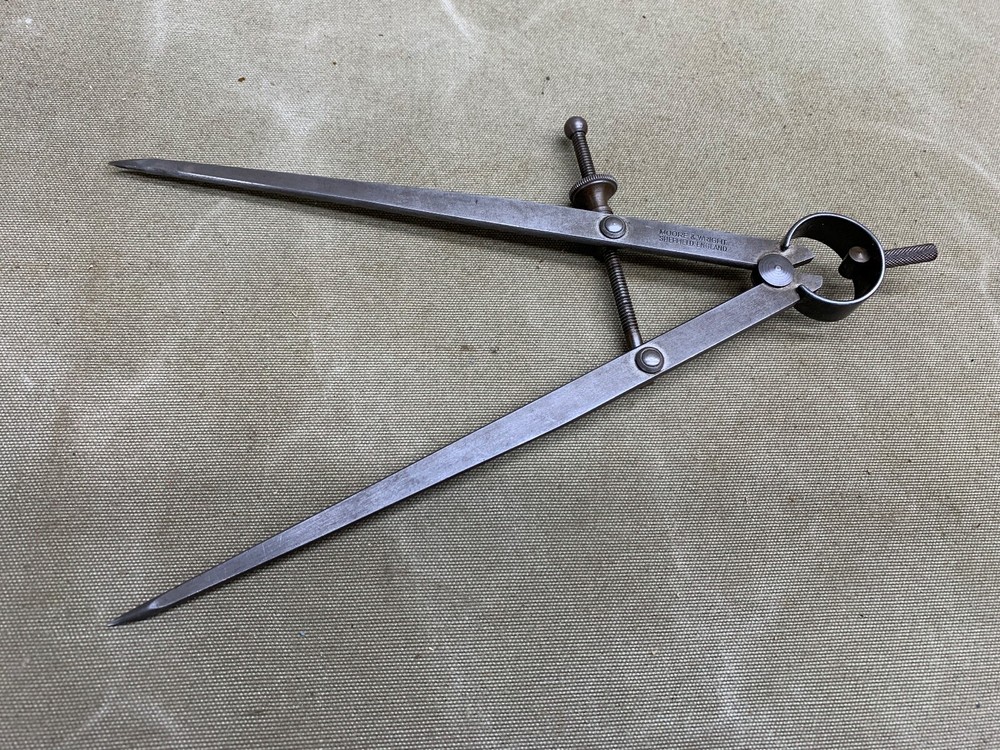 MOORE & WRIGHT 10" SCREW ARM COMPASS