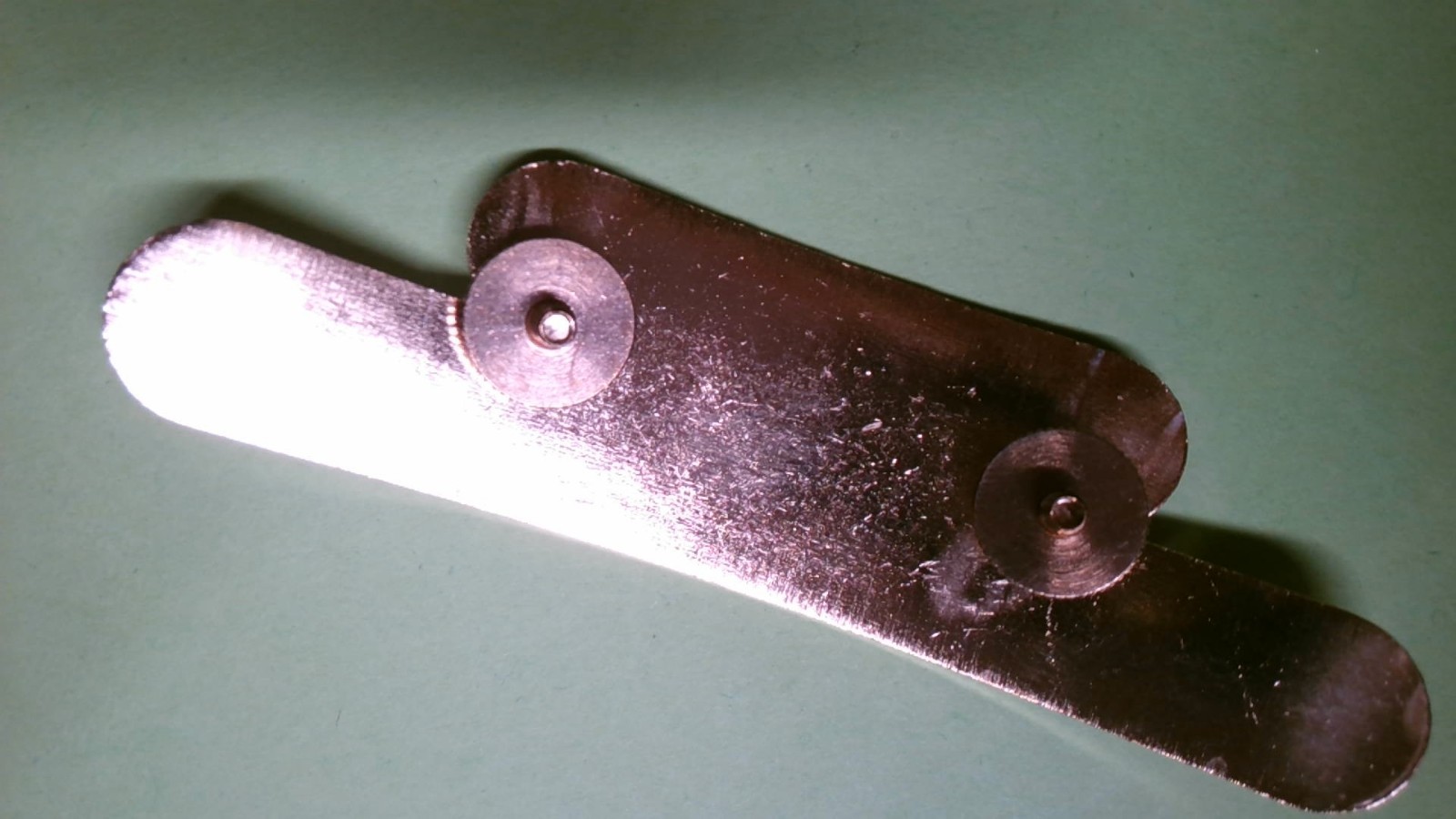 HAT BADGE MTA METRO NORTH RAILROAD TRAIN ASS'T CONDUCTOR MODERN & 2 SCREWBACKS