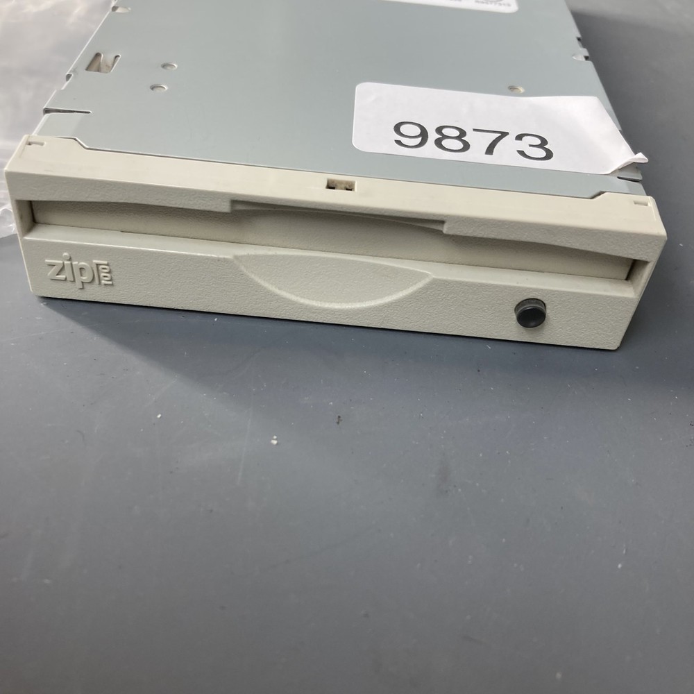 Iomega Zip 100 ATAPI3 Internal Drive Model Z100ATAPI