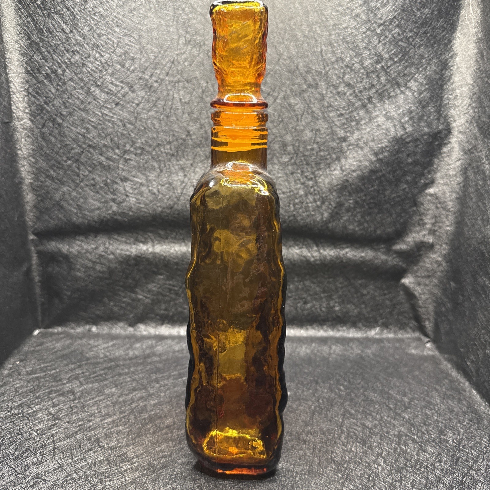 Empoli amber tree bark textured 11" decanter with stopper