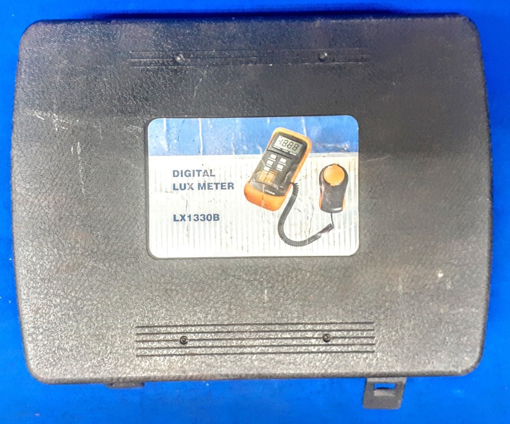 DIGITAL LUX METER W/ CASE & MANUAL LX1330B