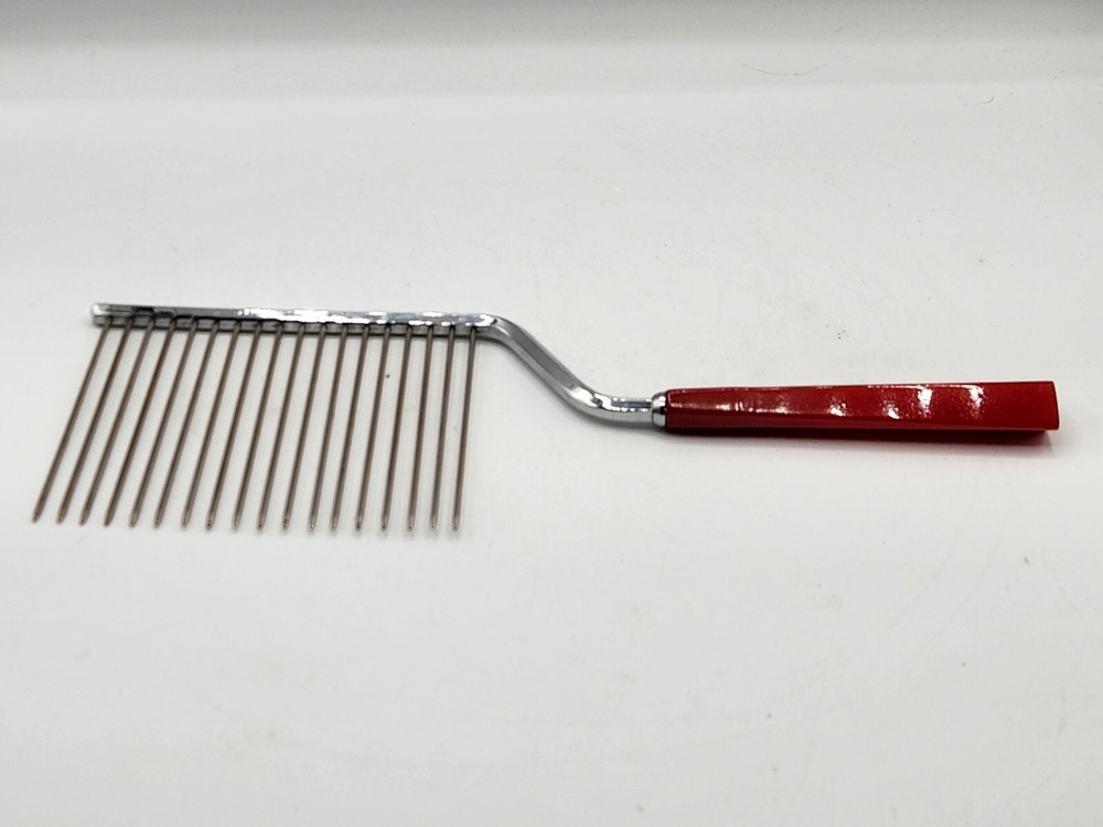 MCM Red Bakelite / Cake Comb / Cake Cutter