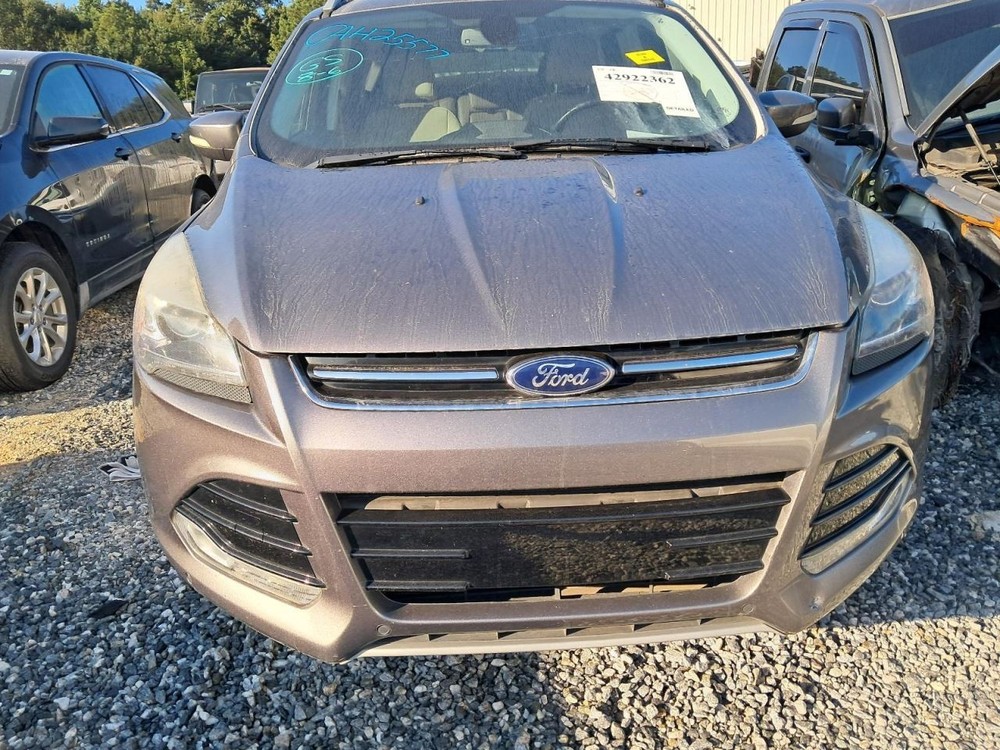 ESCAPE    2014 Glove Box 4784686