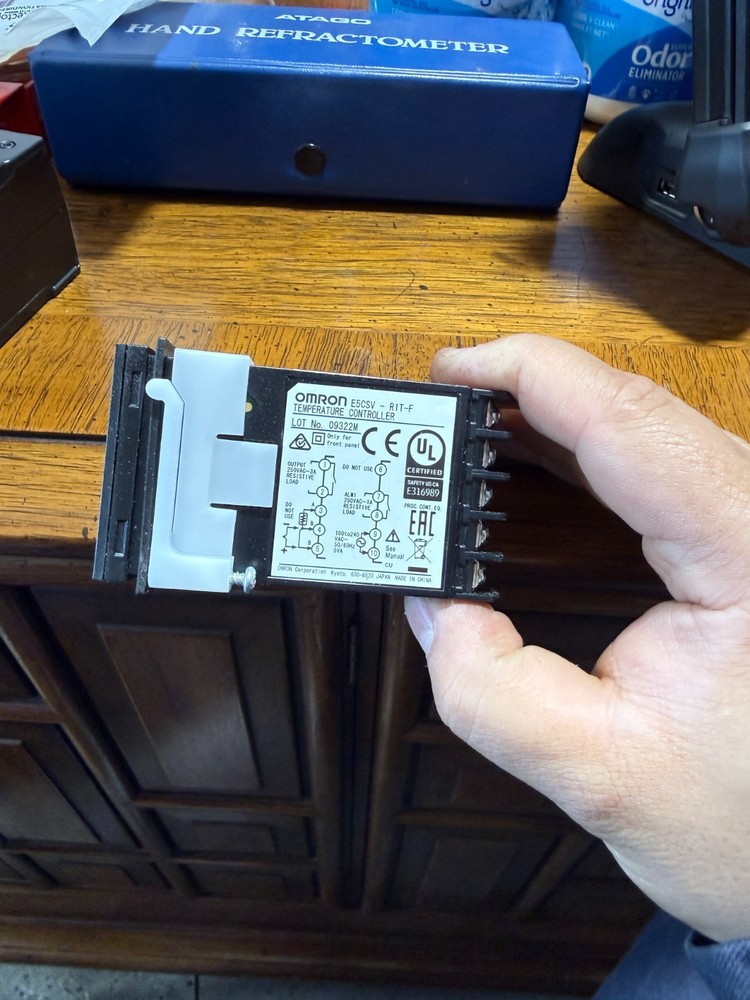 NEW OPEN BOX Omron E5CSV-R1T-F E5CSVR1TF Temperature Controller FAST SHIP