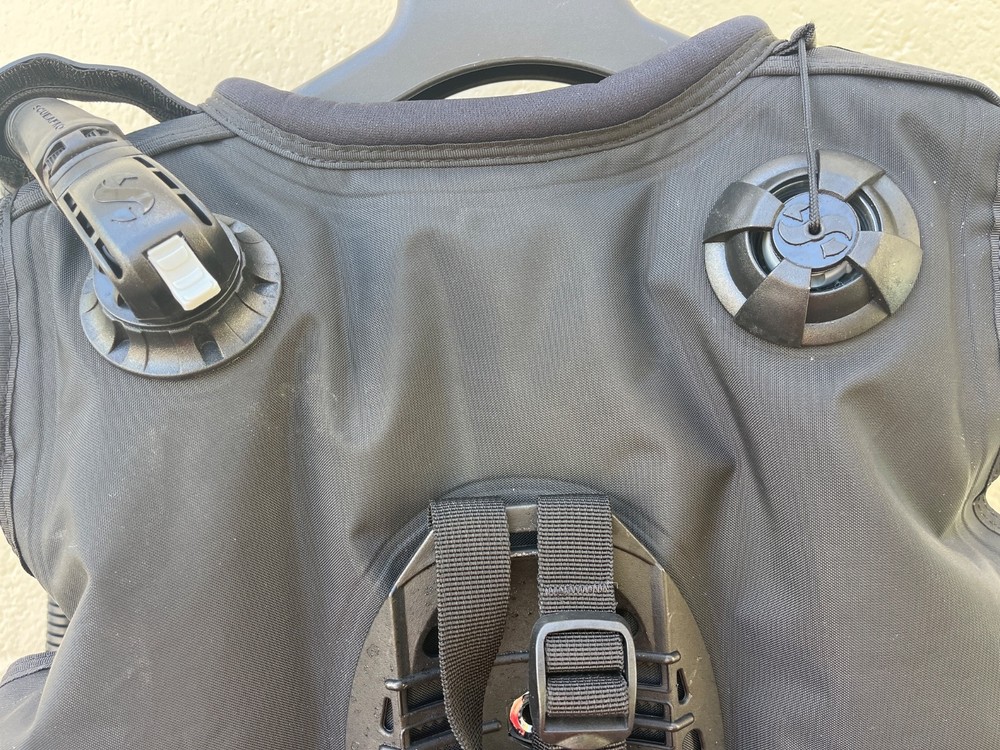 Scubapro Bella BCD Buoyancy Control Device with AIR2 Size Small - USED