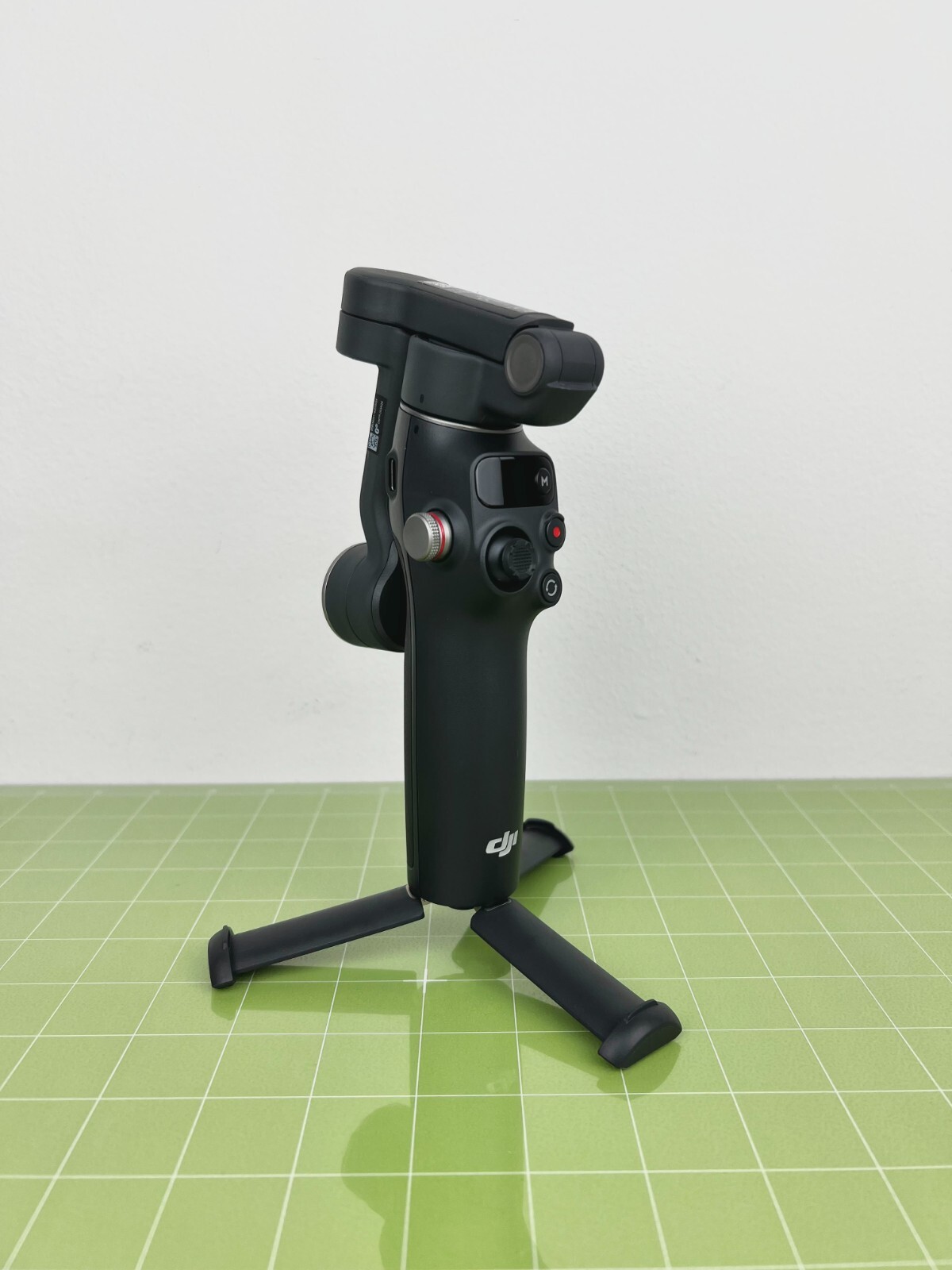 DJI Osmo Mobile 7P Smartphone 3-Axis Gimbal Stabilizer - Unactivated
