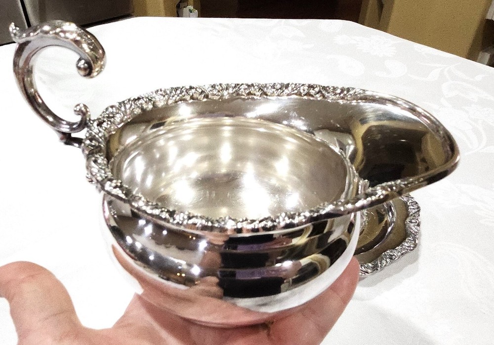 Wilcox International Silver Co Saybrook Manor Silver Plated Gravy Boat with Tray