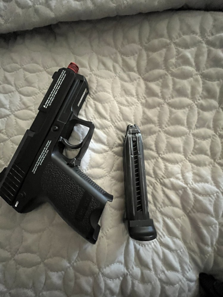 airsoft gun