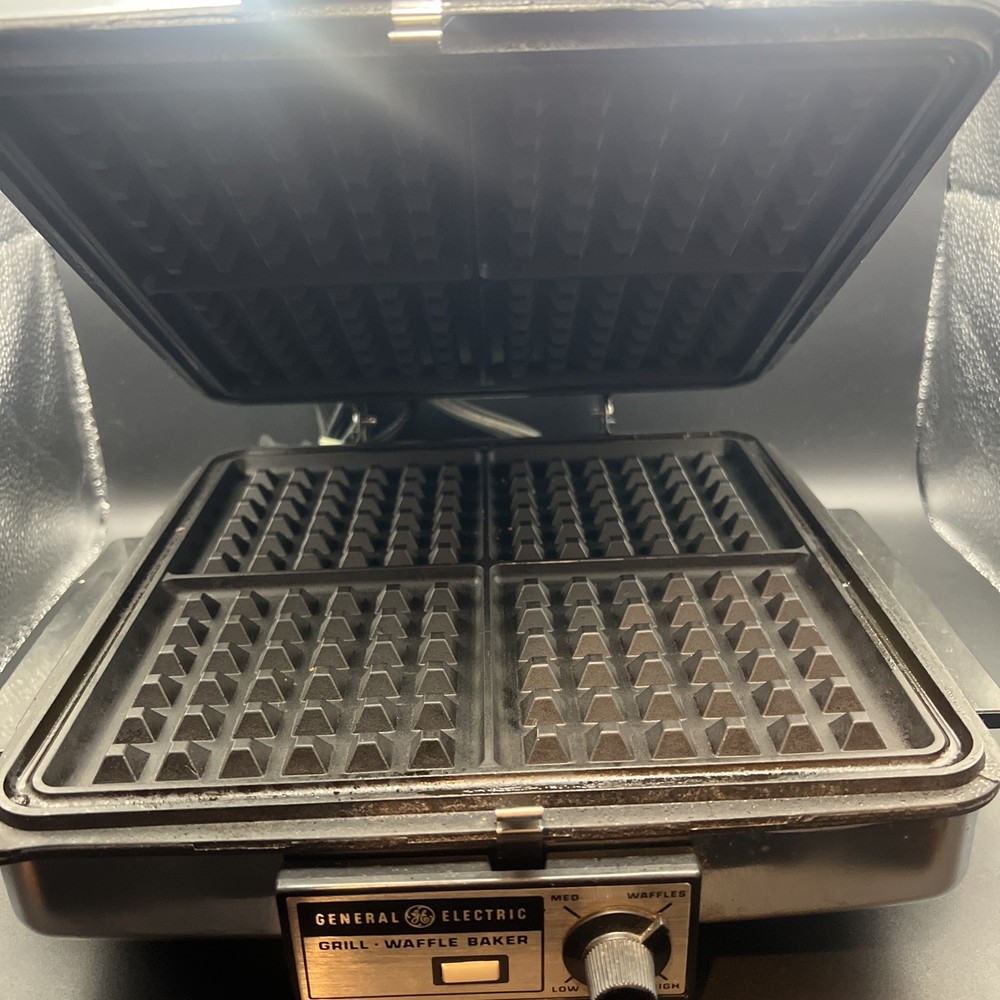 VTG GE Waffle Maker & Grill Chrome Reversible Plates TESTED, EUC
