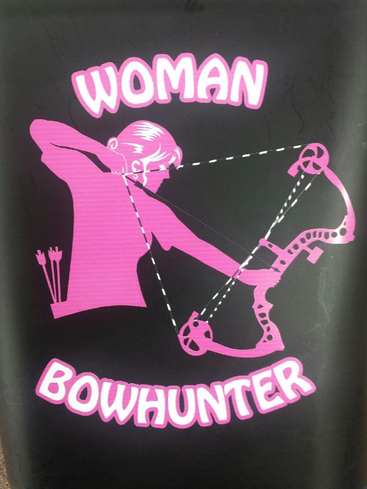 women bowhunter