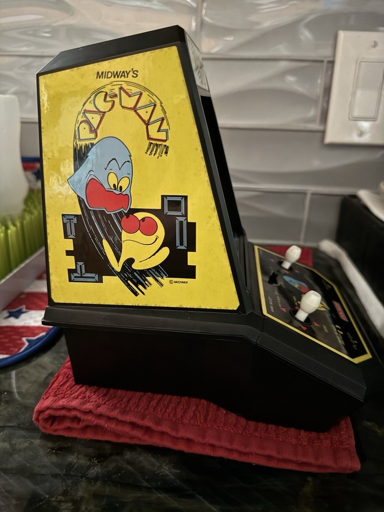 PAC-MAN-MIDWAY ARCADE 1981 beautiful display GAME DOESNT WORK