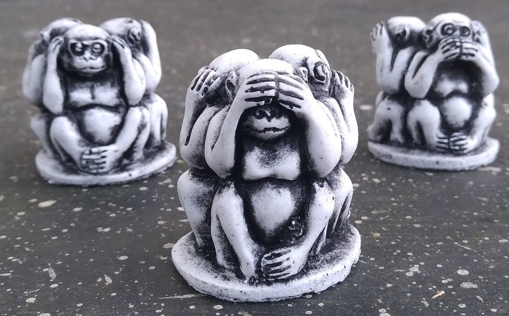 The three monkey decorate the table