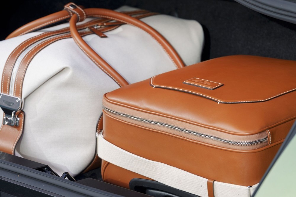 Aston Martin Medium Cream & Tan Holdall