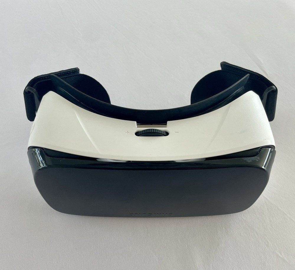 Samsung Gear VR Oculus SM-R322 Virtual Reality Headset