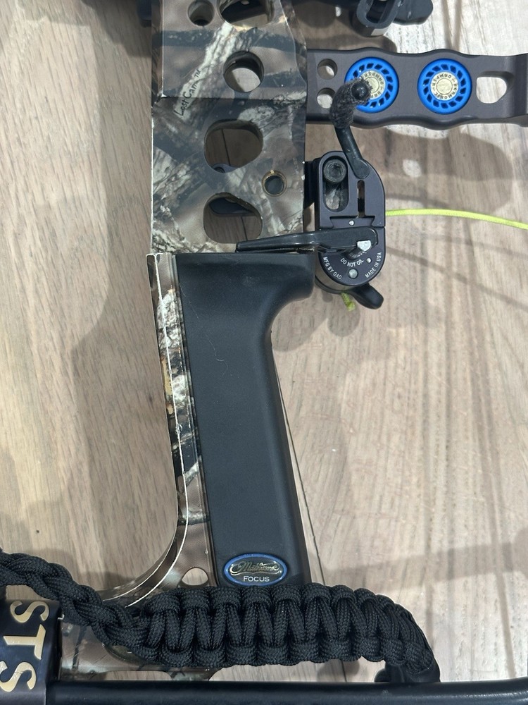 Mathews DXT Compound Bow RH 70#28''