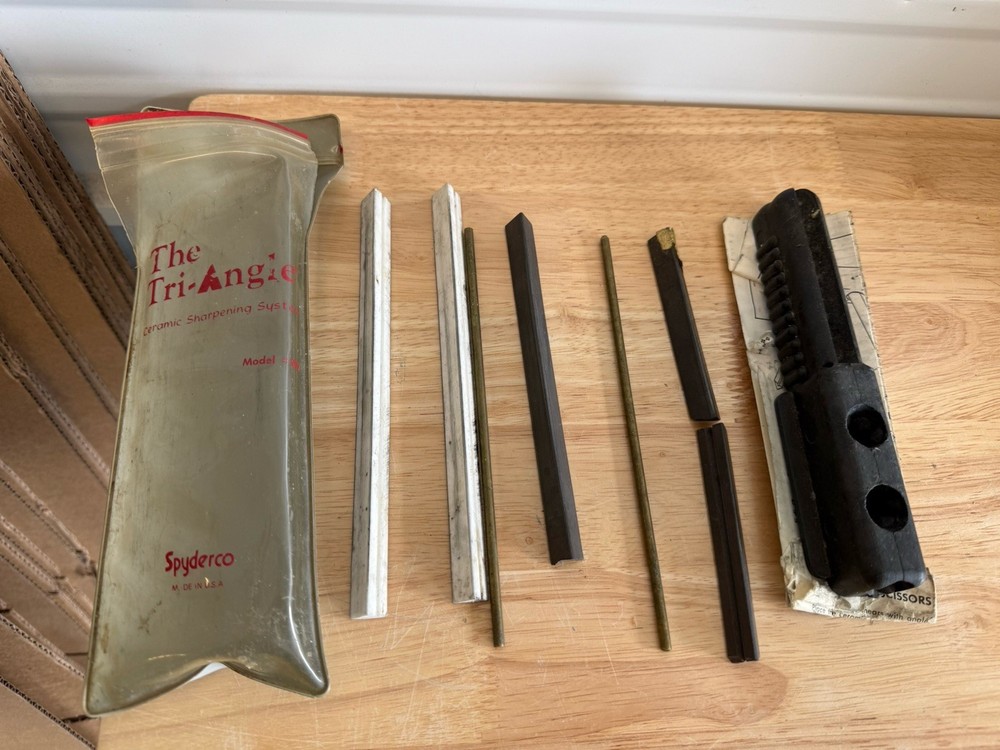 Spyderco Tri-Angle Sharpmaker Kit Knife Sharpening System One Stone Broken