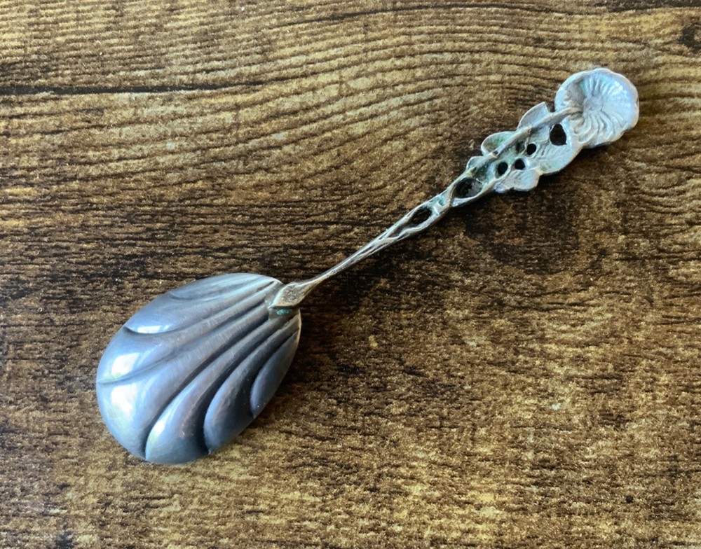 Vintage Antiko 800 Silver Rose Leaf Pattern Spoon