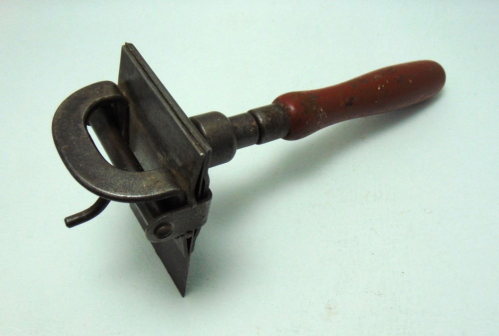 1906  DIKEMAN  ADJUSTABLE  CABINET  SCRAPER   WITH  GOOD  BLADE