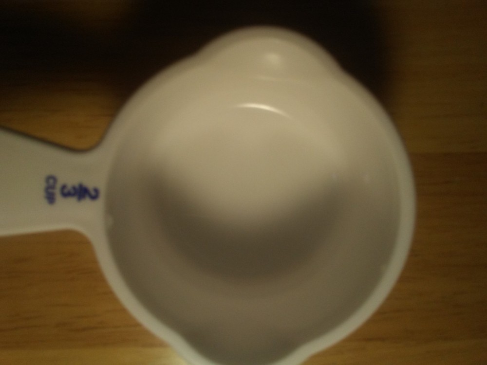 Tupperware curved handled measuring cups ergo