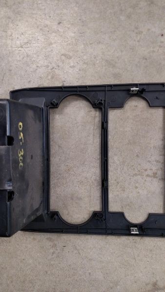 300 2005 Dash Bezel 1046515
