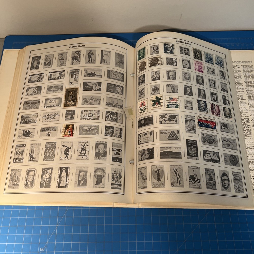 Traveler Stamp Album for Postage Stamps of the World H.E. Harris 1974