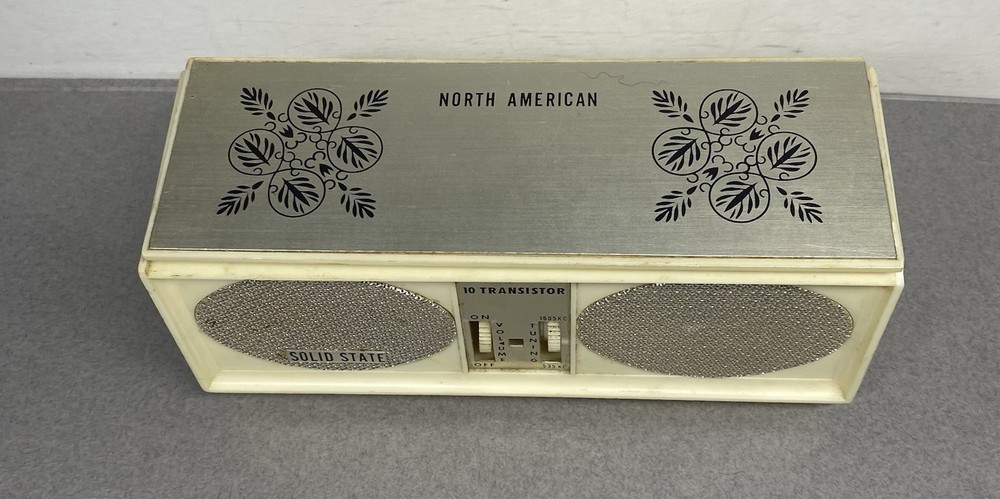 Vintage North American Transistor Solid State Radio