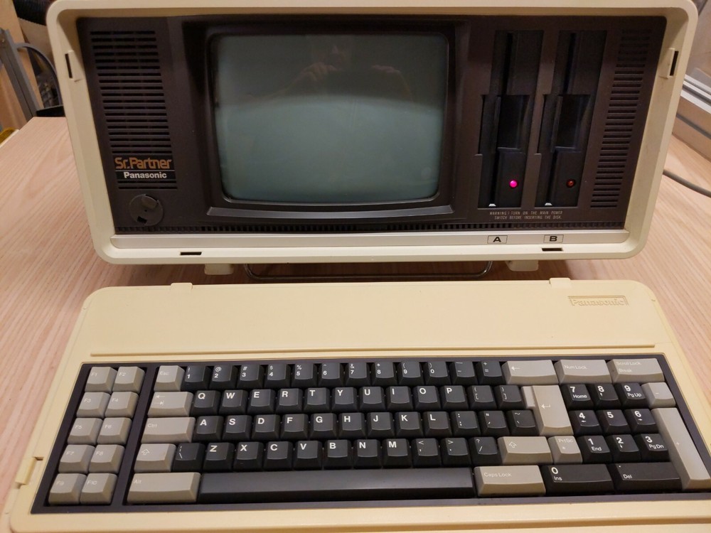 Panasonic Sr. Partner Computer Model RL-H7000WB