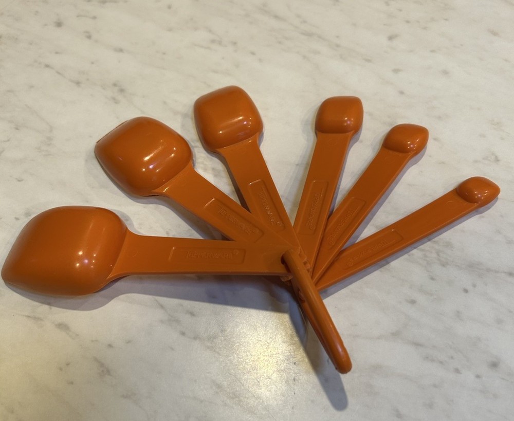 VINTAGE TUPPERWARE OrangeMEASURING CUPS & Spoons