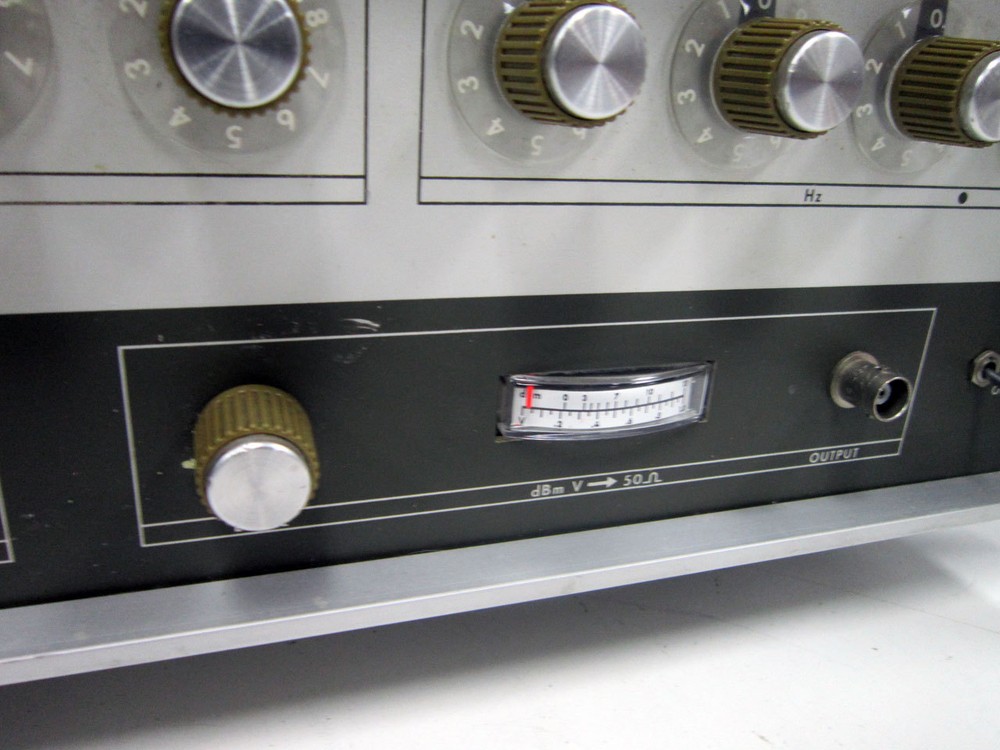 PROGRAMMED TEST SOURCES PTS 160 FREQUENCY SYNTHESIZER ~ PTS160