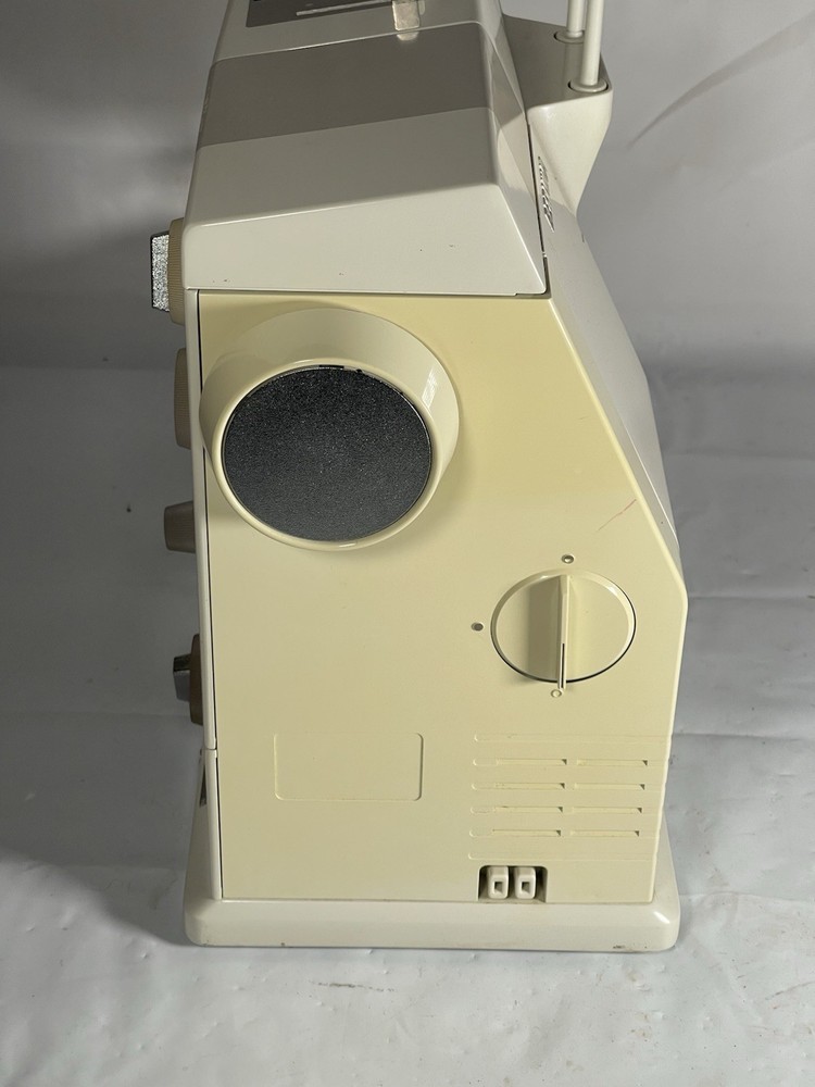 BERNINA Record 930 Electronic Sewing Machine UNTESTED