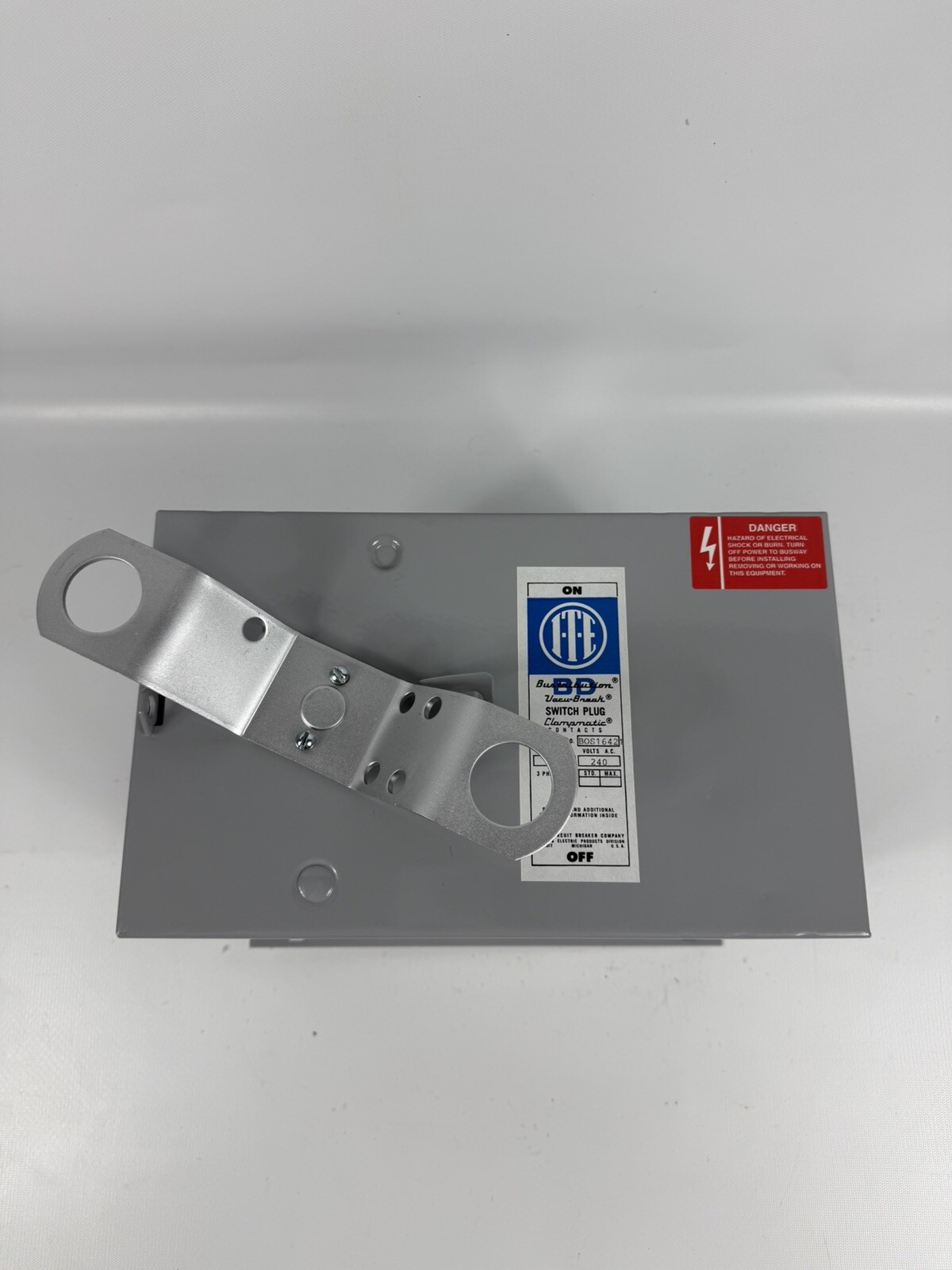 BOS16421 ITE Siemens 30 Amp 240V 3P 4 Wire Fusible Bus Plug BD Switch, 30A BOS