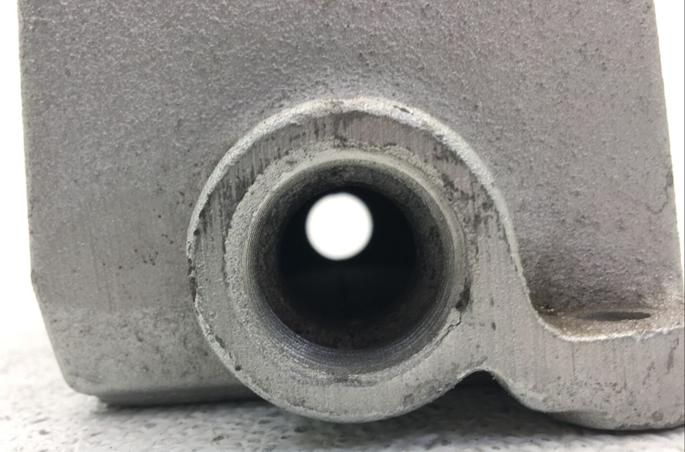 EFDC2437 CROUSE HINDS EXPLOSIONPROOF FEED THROUGH PUSHBUTTON ENCLOSURE 3/4" HUBS