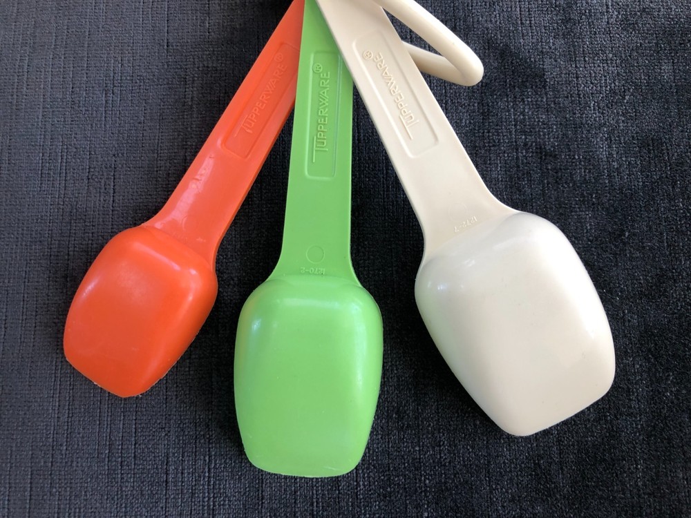 Vintage TUPPERWARE 7 Pc MEASURING SPOONS w/D Ring~COMPLETE SET~Nesting~RETRO~VGC
