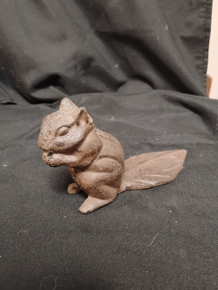 Comfy Hour Cast Iron Squirrel Door Stopper