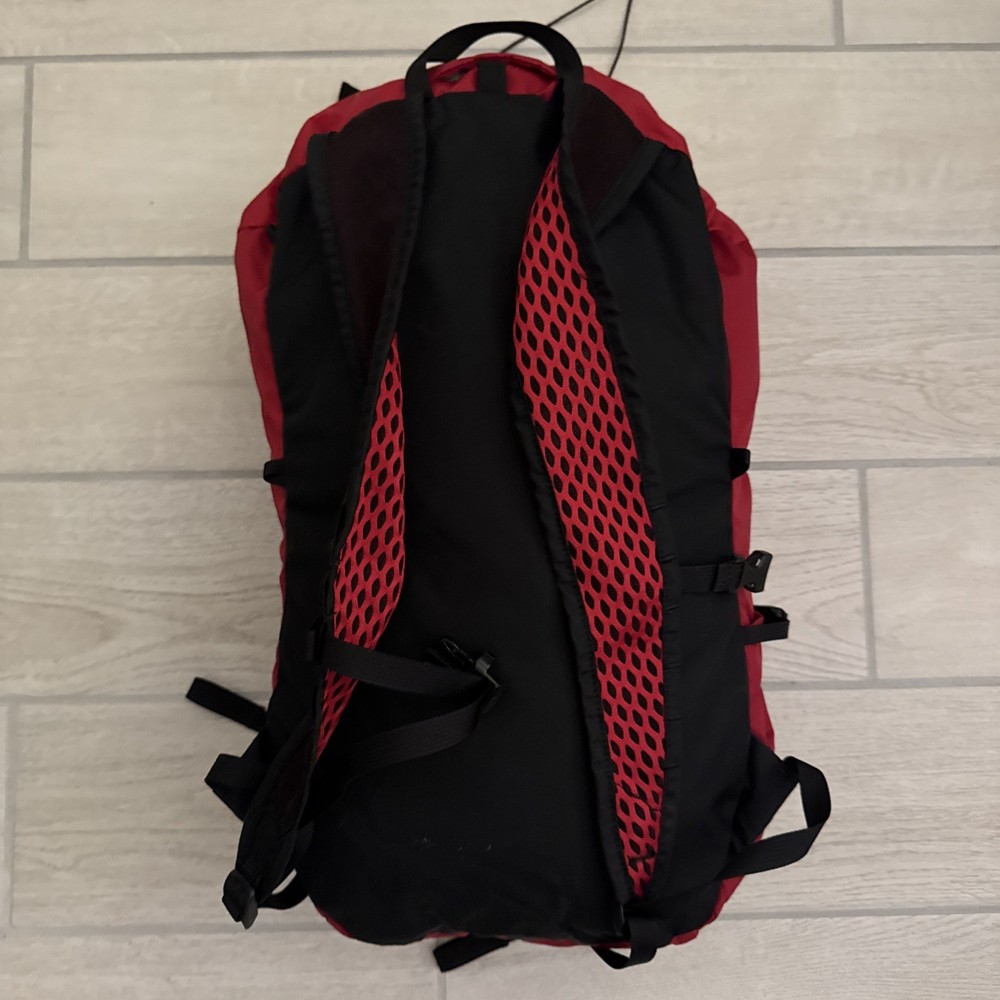 Mountain Hardwear UL 20 Backpack - RED