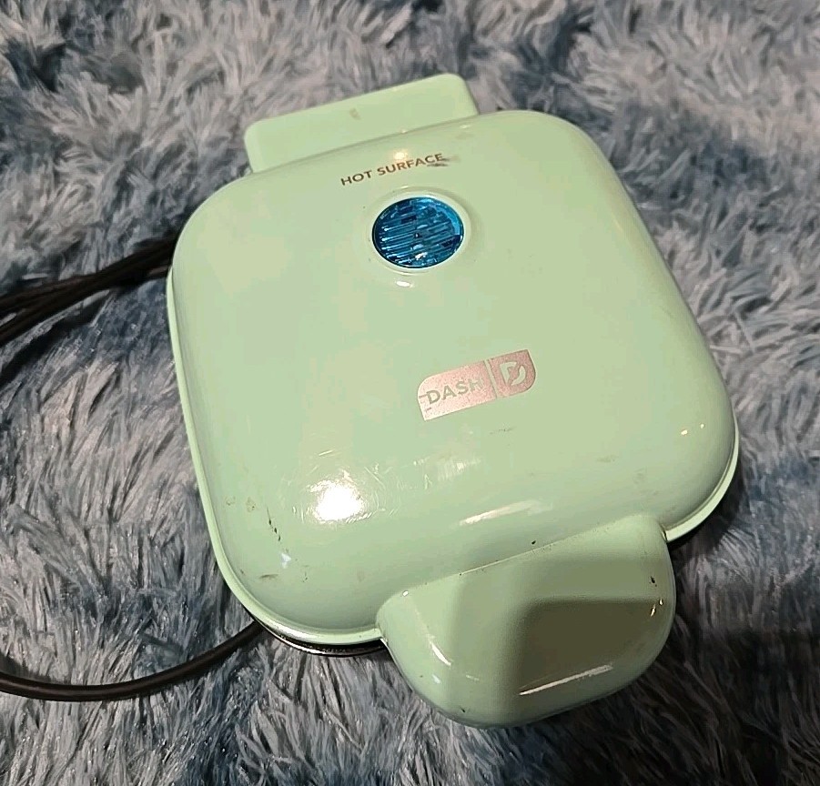 Dash Egg Bite Maker, Makes 4 Egg Bites -Aqua