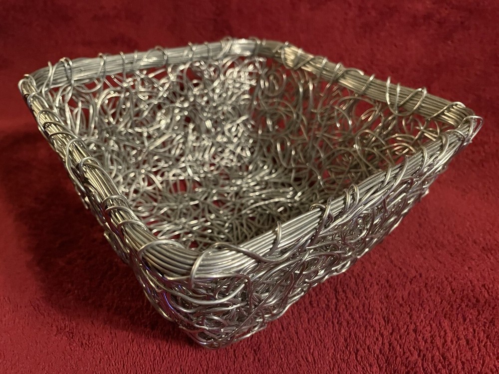 UNIQUE TWISTED METAL SILVER WIRE 8" BOHO STYLE BREAD / FRUIT BASKET