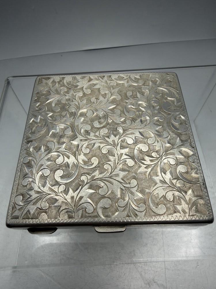 Antique Silver Makeup Compact With Flora Pattern & Leaf Scroll Pattern 3" 161 gr