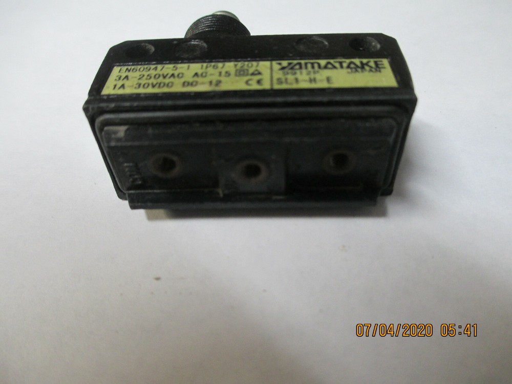 Yamatake SL1-H-E Limit Switch / Micro Switch with Plunger Type