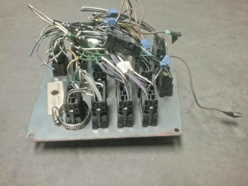 INTERNATIONAL 9400 SWITCH PANEL