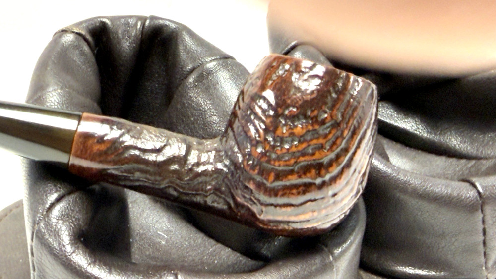 UNKNOWN MAKER: Small, Blast Finished Apple with Tapered Ebonite Stem