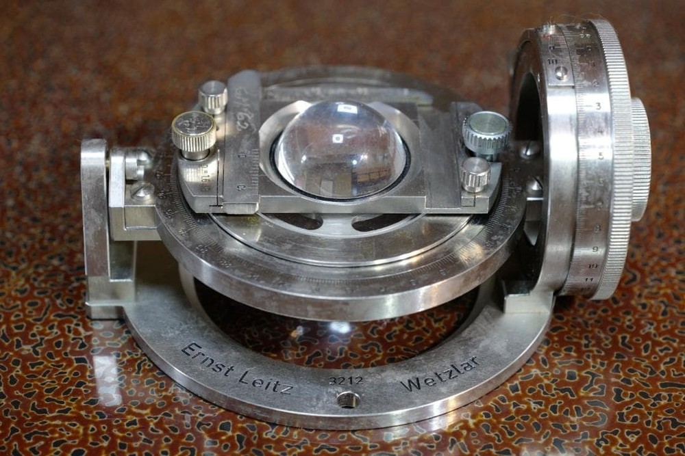 Antique Leitz Universal Rotating Stage UT2 Polarizing Microscope Accessory Case