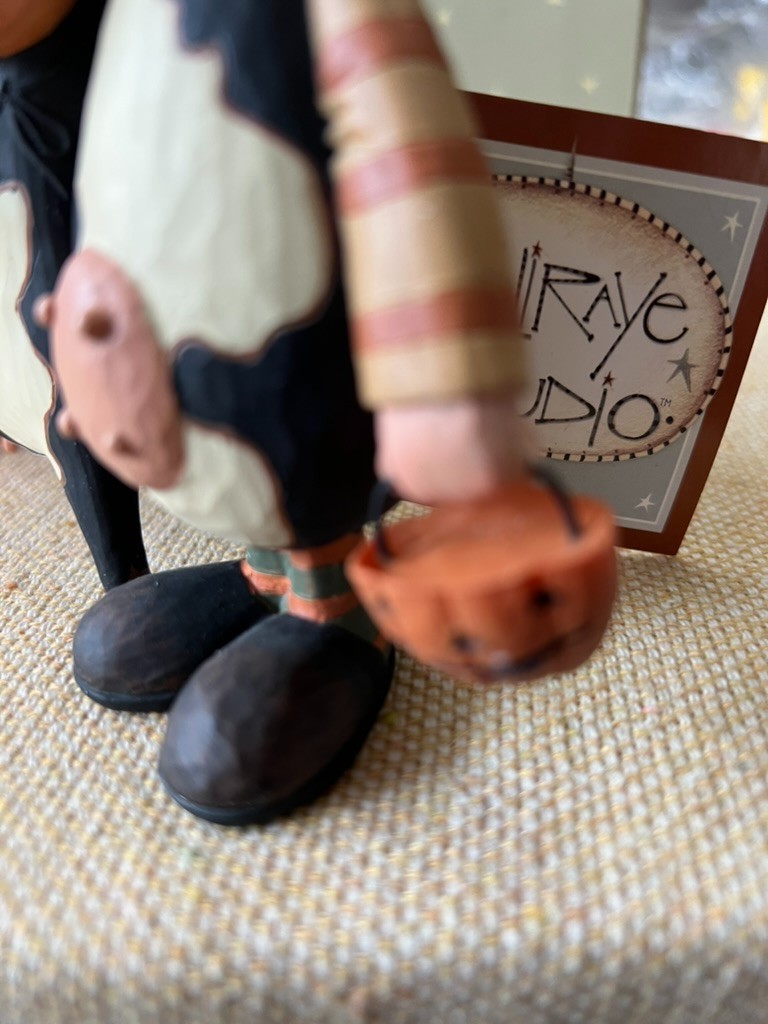 Williraye -ww6155 - COWSTUME PARTY - Halloween Cow with Pumpkin and Bat -New/Box